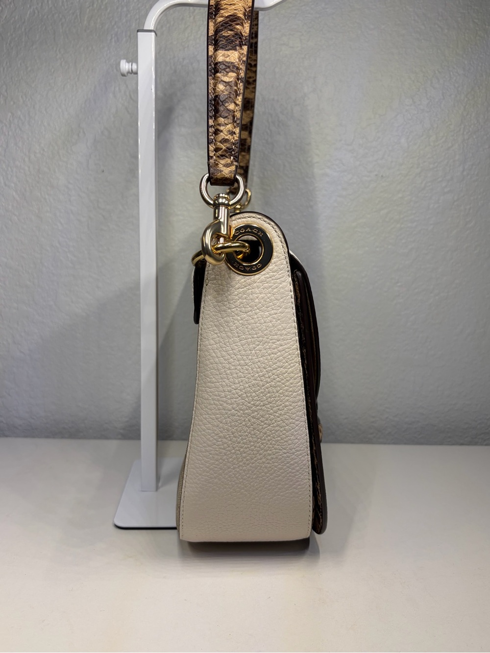 Coach Kleo Shoulder/ Crossbody Bag 23 in Blocked Signature Canvas - Picture 5 of 14
